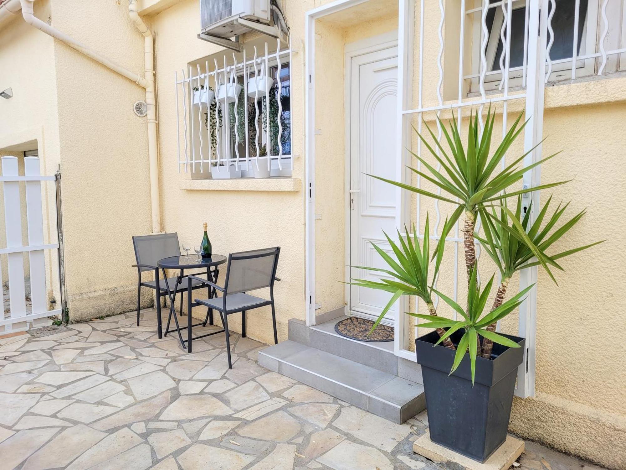 Chambre Climatisee Lit Double - Proche Tram & Centre Montpellier Exterior photo